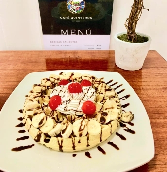 Cafe Quinteros' Waffles de Banana